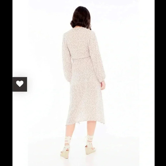 Faithfull the Brand
LE FIGARO MIDI DRESS
AZALEA FLORAL Size 6 $175 - Picture 4 of 7